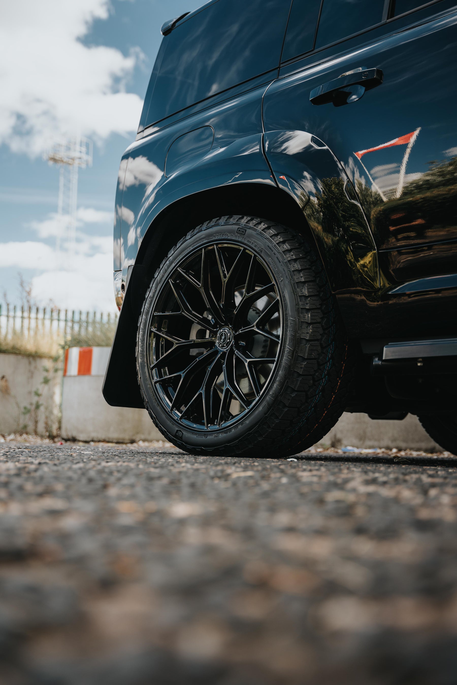 Land Rover Defender M-WX 22" Precision Black Motech Wheel