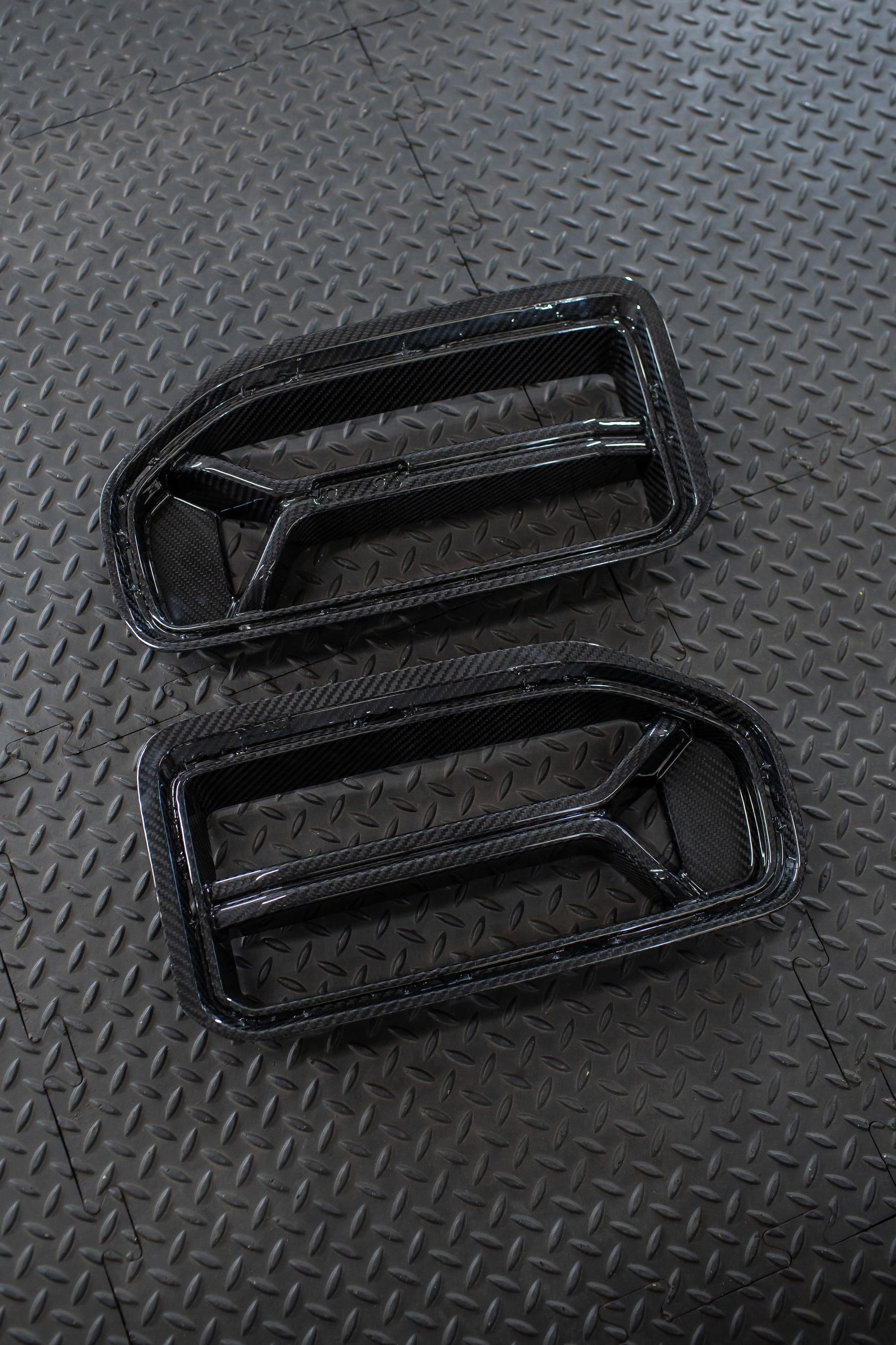 G87 M2 Carbon Kidney Grilles