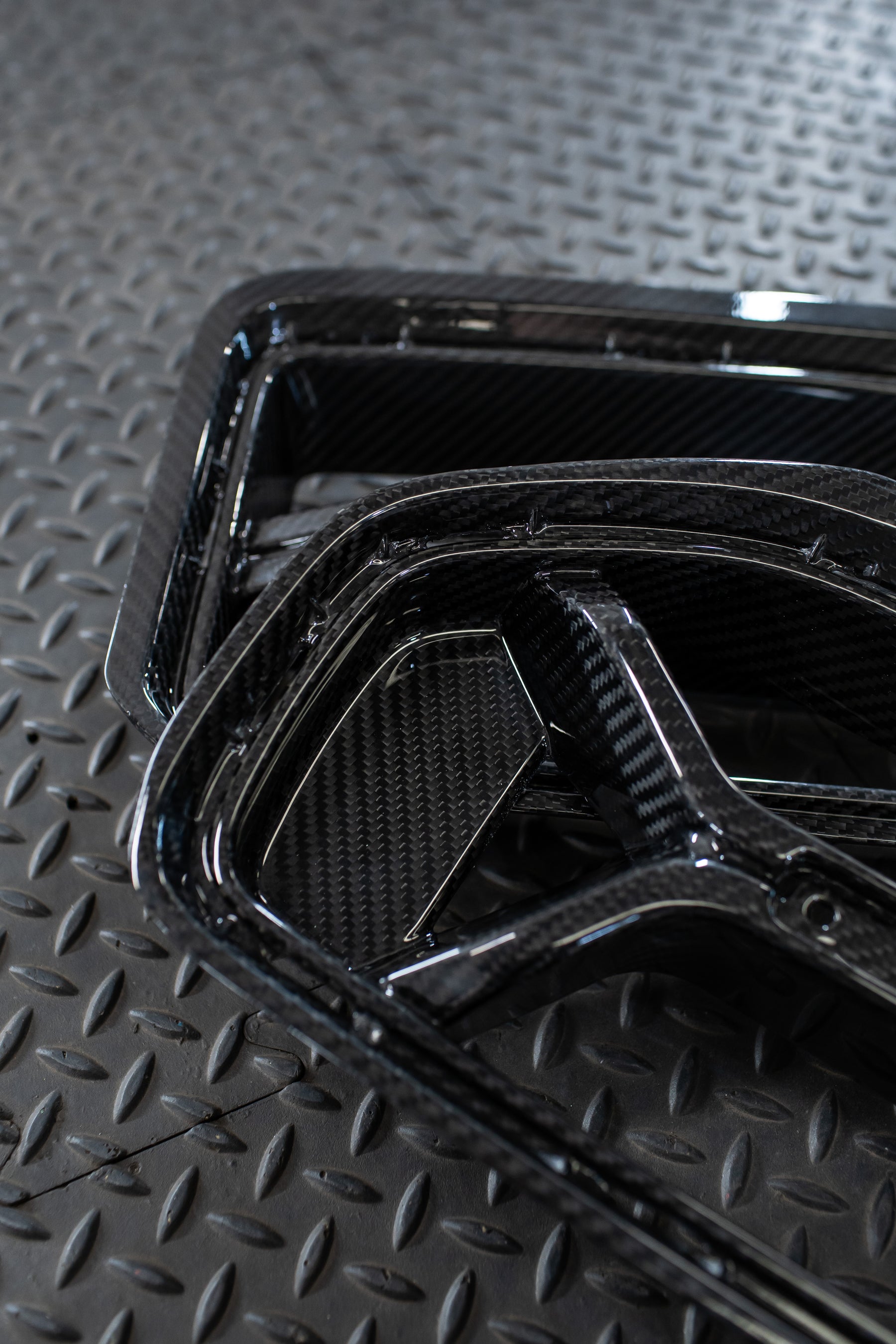 G87 M2 Carbon Kidney Grilles